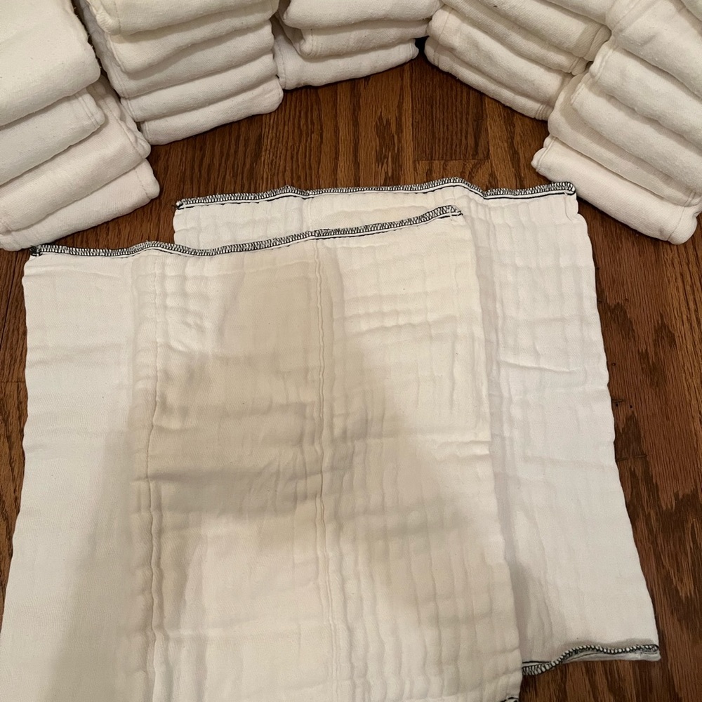 Small Nickis Diapers prefolds (lot of 24)